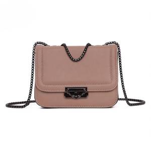 Borsa a Tracolla in Pelle con Catena per Donna - Product Image 4