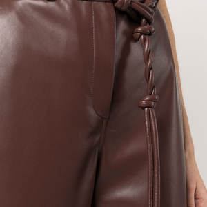 Pantalon en cuir pour femme avec ceinture large et forme profilée Pantalon en cuir à coupe droite pour femme - Product Image 6