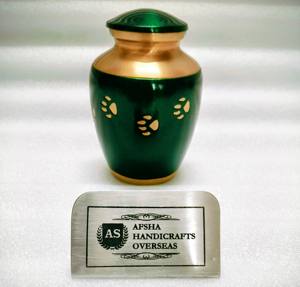 Nuevo Estilo de Urna Funeraria para Mascotas de Metal (Latón/Aluminio) con Diseño de Huella y Banda Dorada para Guardar Cenizas - Product Image 1