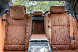 2023 i7 xDrive60 AWD, Equipamiento de Alta Gama, Interior Tartufo - Product Image 3