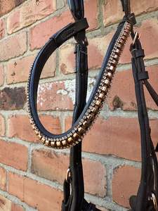 Bride anatomique marron Mono Comfort Headpiece en cuir verni Cheval Produit Full/Extra Full Full Size Grackle Bridle - Product Image 5