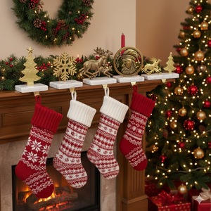 Soporte Metálico para Calcetines Navideños, Decoración Navideña y de Temporada, Calcetines Decorativos, Gran Venta - Product Image 1