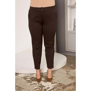 Pantalon en tissu marron grande taille avec taille élastique et mini fentes - Product Image 1