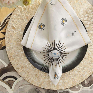 Marquis Coastal Champagne Capiz Shell Mantel individual redondo Madre de perla Mantel individual de mesa hecho en Vietnam - Product Image 4