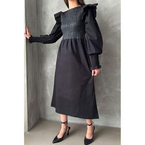 Robes de cocktail en gros Topshow, robe noire en cuir avec manches en popeline - Product Image 5