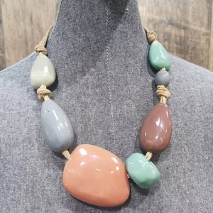 Nouveau Collier Multicouche en Résine avec Strass Goutte d'Eau et Perles, Bijou Tendance pour Femme, Idéal Cadeau de Fête ou Mariage - Product Image 3