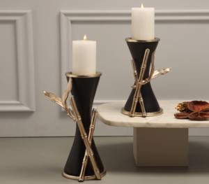 Candelabro Decorativo de Aluminio Moderno y Lujoso, Hecho a Mano, Ecológico, Personalizable para Bodas y Navidad, Diseño de Mesa - Product Image 1