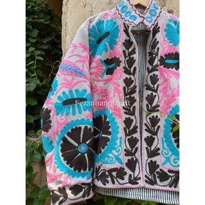 Venta al por mayor Suzani lana algodón tela Floral bordado soporte corto Blazer inspirado uzbeko chaqueta para primavera Otoño Invierno - Product Image 4