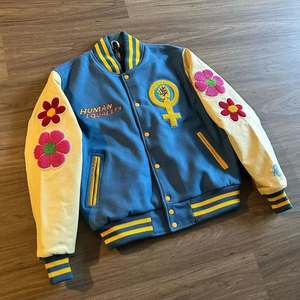 Veste de Baseball Personnalisée Manches en Cuir de Laine Manteau de Broderie avec Écusson Lettre Déchiré - Product Image 6