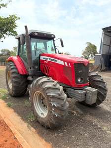 Tracteur agricole Massey Ferguson 7140 rouge 4x4 d'occasion, abordable et performant, 140 CV, moteur haute productivité, composant essentiel - Product Image 2