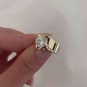 แหวนทองคำแท้ 14K ประดับเพชรทรงกลม 1.52 กะรัต ผลิตในห้องปฏิบัติการ ดีไซน์วงกว้าง ของขวัญโรแมนติกสำหรับคนรักในวันเกิด - Product Image 4