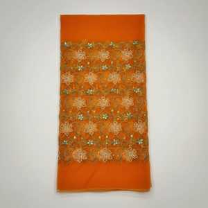 Tela de encaje amarillo con bordado nigeriano de calidad superior, a la última moda, con diseño floral y pedrería. - Product Image 1