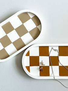 Grand plateau rond en céramique idéal pour le dîner de famille de Noël avec des gâteaux, des desserts et des collations. - Product Image 4