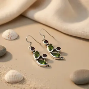 Boucles d'oreilles tendance en argent sterling 925 pour femmes - Pierre précieuse verte (émeraude taille poire ou perle) - Product Image 1