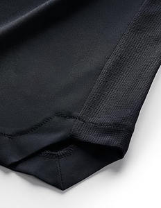 Camisetas de fútbol americano personalizadas. Las camisetas de manga corta con cuello en V cuentan con poliéster ligero y transpirable perfecto para entrenar. - Product Image 4