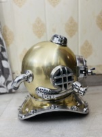 Casque de plongée vintage en laiton, objet décoratif |   Casque de plongée antique pour les profondeurs marines