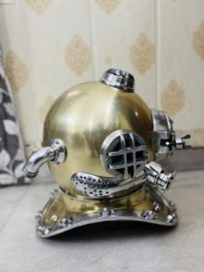 Casque de plongée vintage en laiton, objet décoratif |   Casque de plongée antique pour les profondeurs marines - Product Image 3