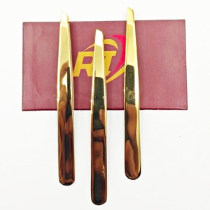 แหนบปลายเฉียงชุบทอง สลักโลโก้ตามสั่ง ผลิตจากสแตนเลส น้ำหนักเบา ทนทาน รับผลิตแบบ OEM/ODM สำหรับอุปกรณ์เสริมความงาม - Product Image 3