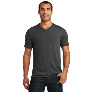 T-shirt pour homme en coton doux à col en V qui reste en place - Product Image 1