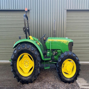 Tracteur à roues 4x4 John 5065E 70 CV à transmission par engrenages, haute productivité, composants essentiels du moteur, prêt pour expédition immédiate - Product Image 3