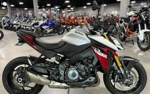 มอเตอร์ไซค์ GSX-S1000 Naked Petrol Manual Euro 5 (152 แรงม้า) 999 ซีซี ปี 2024 มือสอง สภาพใหม่ ราคาดีที่สุด ราคาถูก รับสั่งซื้อจำนวนมาก - Product Image 3