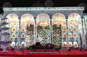 Superbe scène de mariage moderne en bois par Shobha Jain Impex, fabriquée à Delhi, Inde - Product Image 4