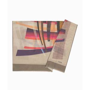 ผ้าพันคอผ้าไหมคอตตอนสีเบจทรงสี่เหลี่ยมผืนผ้าลายดิจิตอลวินเทจ - Product Image 1