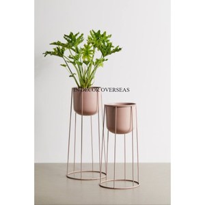 Jardinière en métal de qualité supérieure enduite de poudre de couleur fantaisie unique avec support pour la décoration du hall de la maison et de l'hôtel - Product Image 1