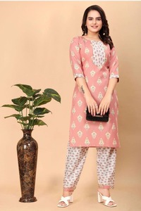 Robe Kurti kurta en coton à motif long imprimé de créateur indien de haute qualité pour dames dernière collection de l'Inde 2024 - Product Image 3