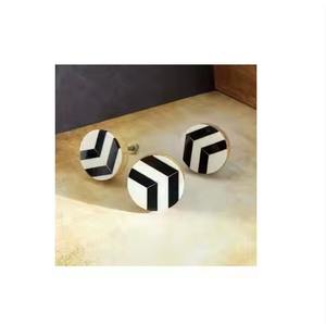 Pomo de Puerta de Madera y Resina Ecológico, Bellamente Elaborado, Elementos de Madera Natural y Resina, Producto de Artesanía en Madera - Product Image 2