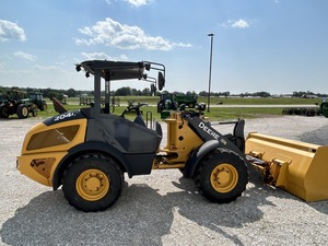 2021 Kubota Engine Front Loader 204L Wheel Drive Eaton Cilindro hidráulico Eaton Gear 4x4 1 año de garantía - Product Image 5