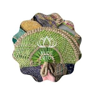 Abanico de Mano de Pasto Marino, Brisa Natural - Product Image 1