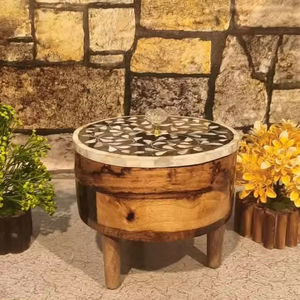 Bandeja de Madera Artesanal con Incrustaciones de Nácar para Servir Dulces y Dátiles en Ramadán - Product Image 1