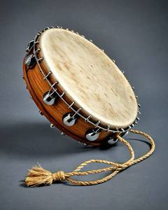 Instrument de musique à tambour fait main de qualité supérieure fabriqué par des artisans qualifiés adaptés aux célébrations culturelles de la musique folklorique - Product Image 4
