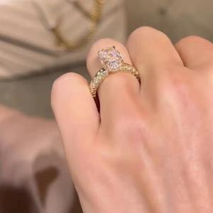 Anillo de Diamante Moissanita de Oro Sólido de 10K de Calidad Premium para Compromiso y Boda, Disponible para Suministro Mundial - Product Image 2