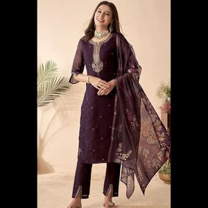 Conjunto de Kurta con Lentejuelas y Bordado de Rayón para Compradores Mayoristas, Ropa Étnica de Alto Margen para Boutiques y Venta en Línea - Product Image 2