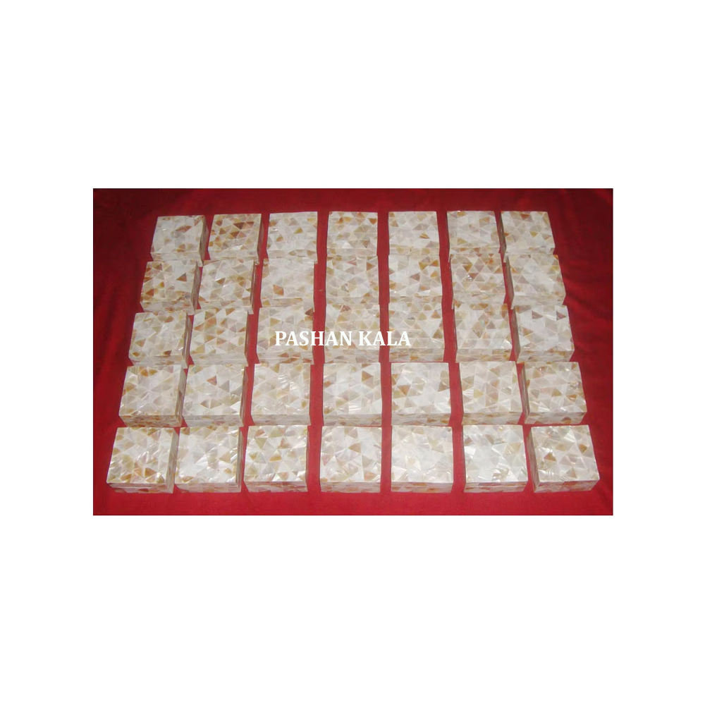 สีขาวธรรมชาติ