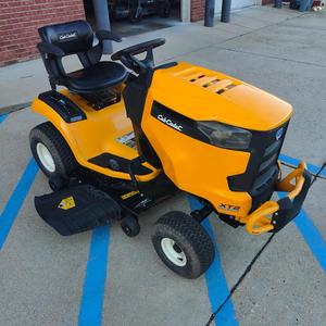 Hot Selling Cub Cadet XT1 LT42E Electric <b>Riding</b> Lawn Mower 196cc Engine Cordless 2-Stroke 4-Stroke 40V 48V 36V Garden Tractor - Product Image 1