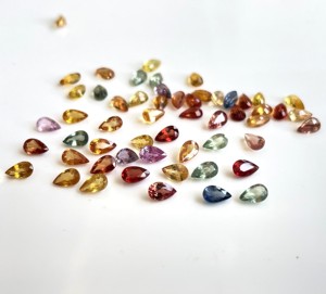 Naturel uniquement Chauffé Multicolore Saphir Poire 4x5mm Normal Facette AAA Qualité-Lâche multicolore saphir Poire Facette - Product Image 3