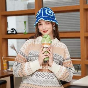 Nouveau design, bonnets d'hiver en tricot doublés de soie, bonnets en crochet, chapeau bob pour femmes, bonnet en tricot doublé de satin, chapeau avec doublure en satin - Product Image 2