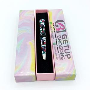 แหนบถอนขนคิ้วปลายแหลมสแตนเลสเคลือบกระดาษลายดอกไม้ ดีไซน์ใหม่สไตล์คลาสสิก คุณภาพสูง เป็นมิตรกับสิ่งแวดล้อม พร้อมโลโก้สั่งทำได้ - Product Image 1