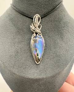 Pendentif en fil de labradorite arc-en-ciel en argent sterling fait à la main avec pierre précieuse de haute qualité - Product Image 1