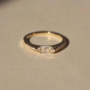 Anillo de compromiso de corte Marquesa de lujo 14K oro 0.67Ctw este-oeste Marquesa en forma de moissanita diamante anillos de novia fabricante - Product Image 6