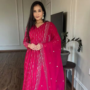 Dernier arrivage Collection vêtements traditionnels pour femmes tissu fausse Georgette avec broderie à paillettes 3MM - Product Image 1