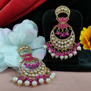 Kundan indien et perles suspendues Chandbalis classique en forme de croissant de lune étincelle royale parfaite pour les mariages, les occasions festives - Product Image 5