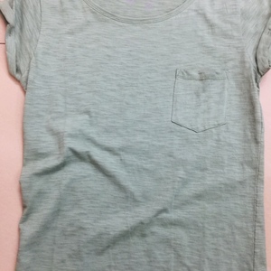 เสื้อยืดลำลองแขนสั้นสำหรับผู้หญิงขนาดใหญ่พิเศษคอกลมสีพื้นระบายอากาศได้ดีผ้าฟอยล์โลโก้ - Product Image 3