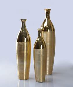 Florero de aluminio cepillado cónico elegante y alto, Decoración de mesa de hierro para hogares, oficinas u hoteles - Product Image 2