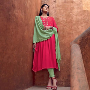 Nouveau tissage de rayonne avec broderie et travail manuel avec lustre séquence dupatta Kurtis ensemble pour femme - Product Image 2