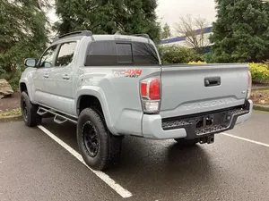 Toyota Tacoma TRD Sport 2020 Usada en Excelentes Condiciones - Product Image 2