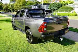 รถกระบะมือสองปี 2022 รุ่น Hilux เกียร์ธรรมดา เครื่องยนต์เทอร์โบ เบาะหนังสีเข้ม ตัวเลือกครบครัน สภาพดีเยี่ยม จัดส่งรวดเร็ว พวงมาลัยขวา - Product Image 4